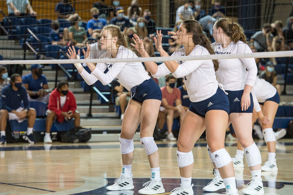 Emory Volleyball Tops Rochester, #18 Chicago at Final UAA Round Robin