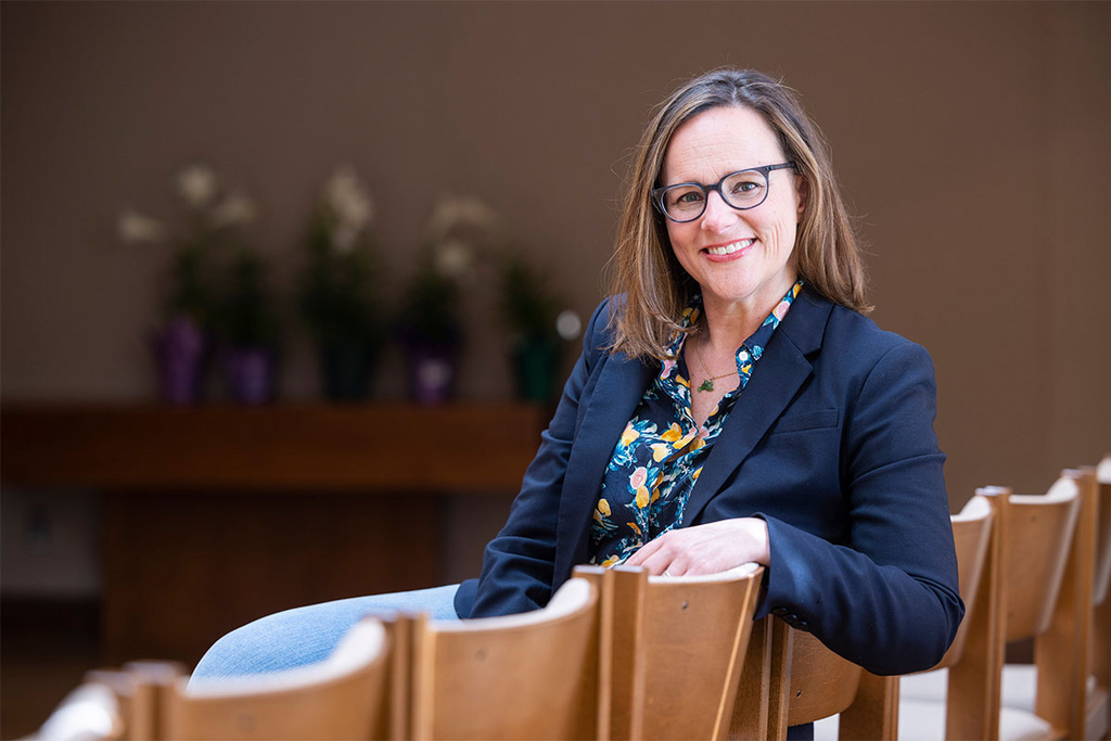 Jennifer Ayres receives top teaching award : ‘Exemplary she has been, extraordinarily so’ : Emory University : Atlanta GA