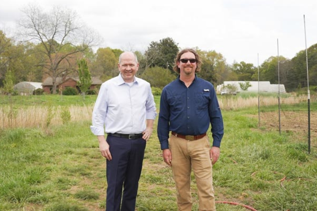Oxford Farm offers up fresh food, field experience